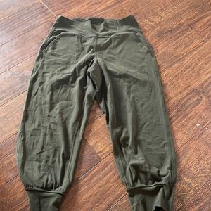 Lululemon align jogger crops, olive size 8